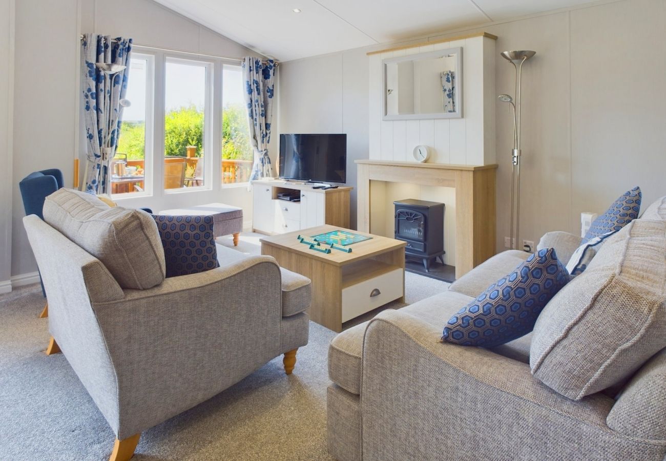Self Catering Isle of Wight Holiday with Lake Views