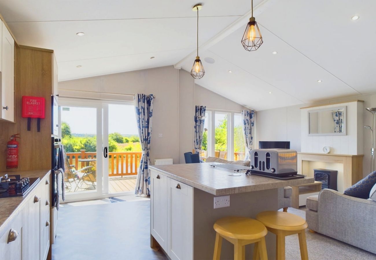 Self Catering Isle of Wight Retreat with Lake Views