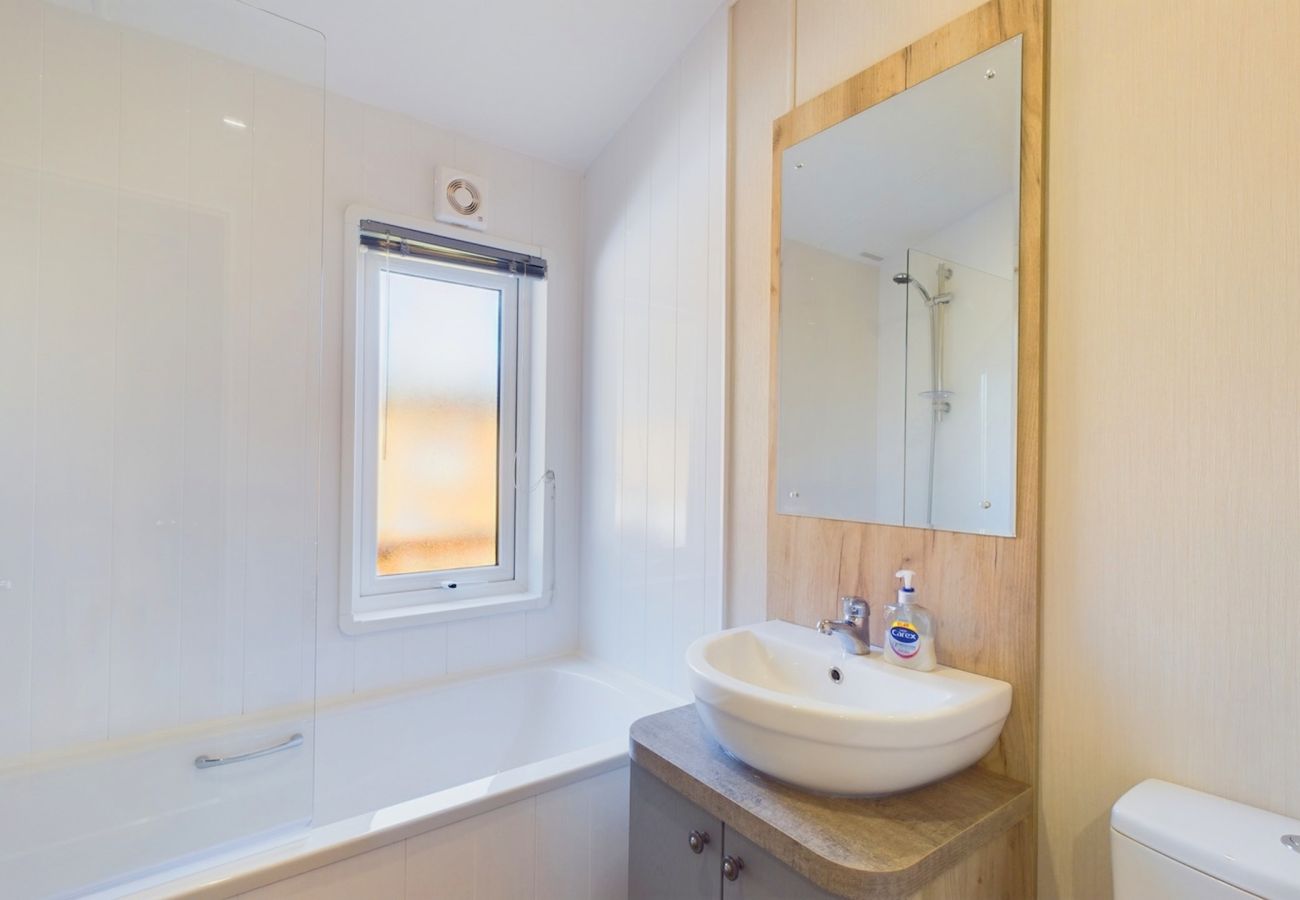 Isle of Wight Holiday Lodge with Family bathroom