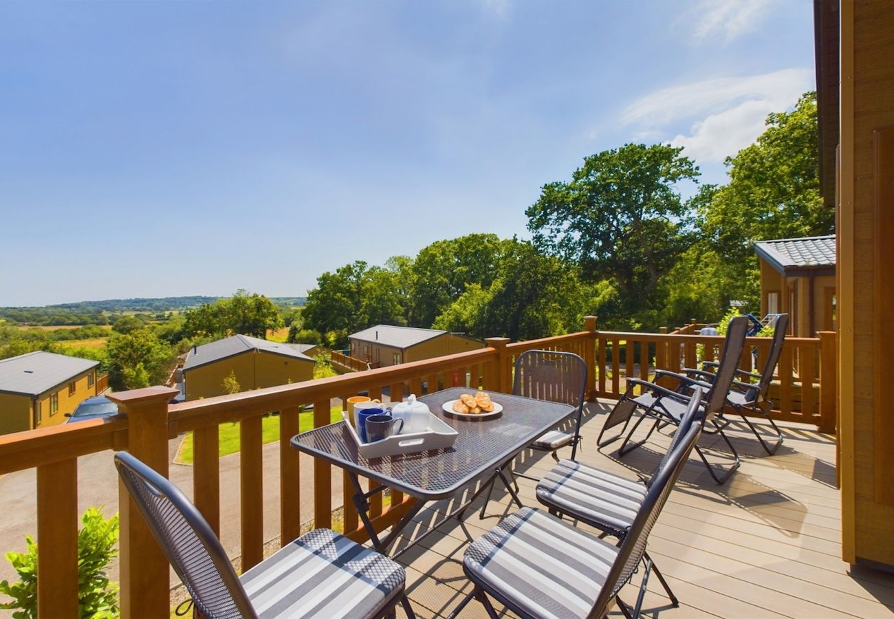 Rural getaway 2 bed holiday lodge Roebeck Country Park 
