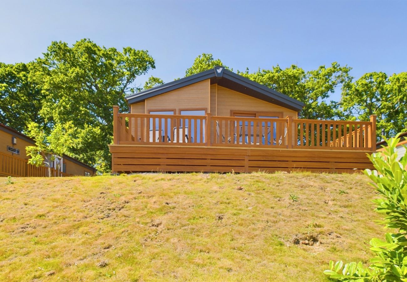 Rural getaway 2 bed holiday lodge Roebeck Country Park