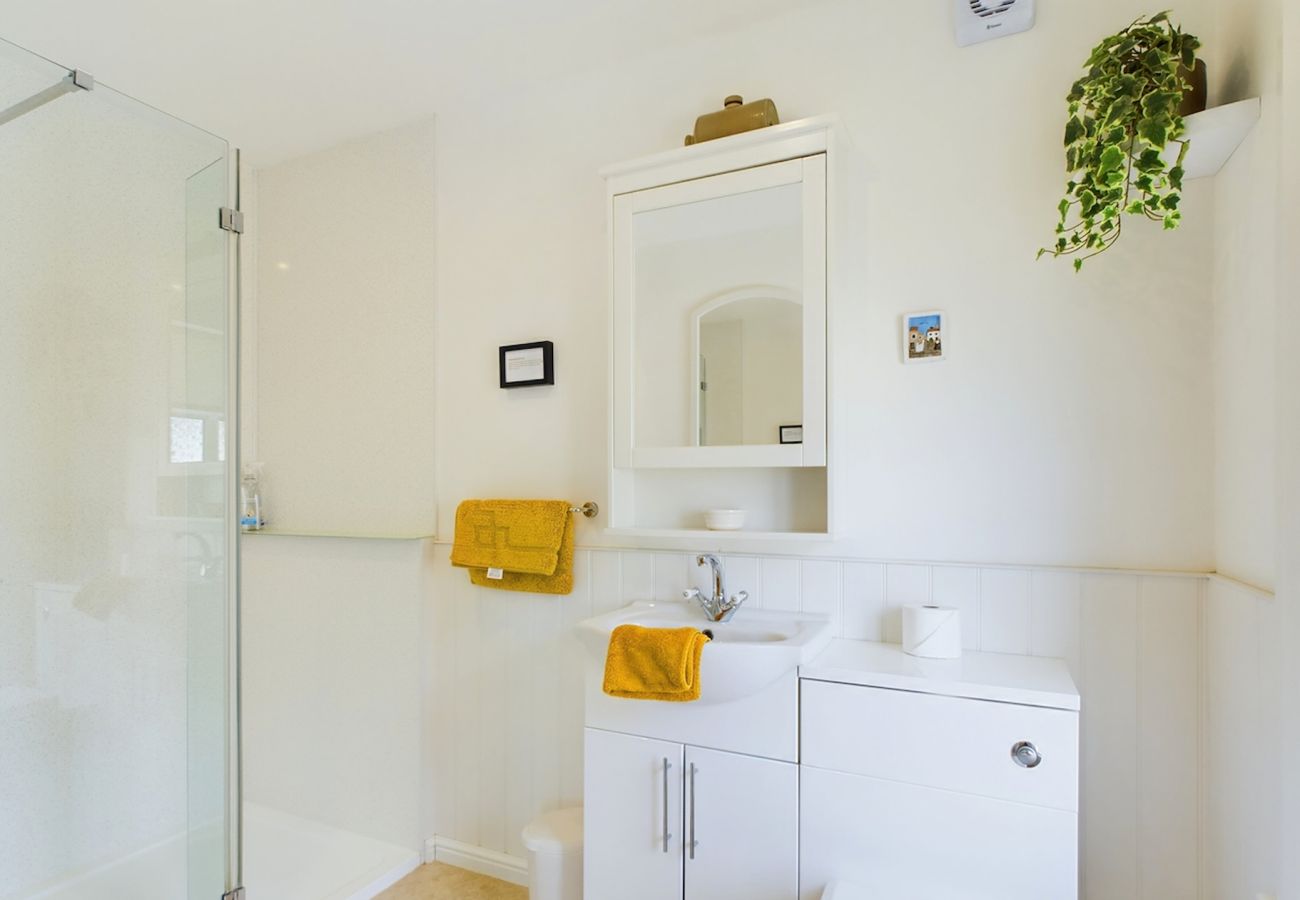 Pet-Friendly Holiday Home with master bedroom en-suite shower room