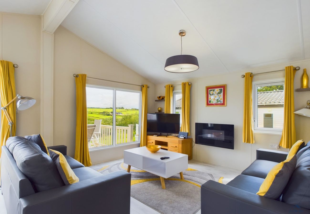 Isle of Wight Family-friendly Holiday lodge with countryside views
