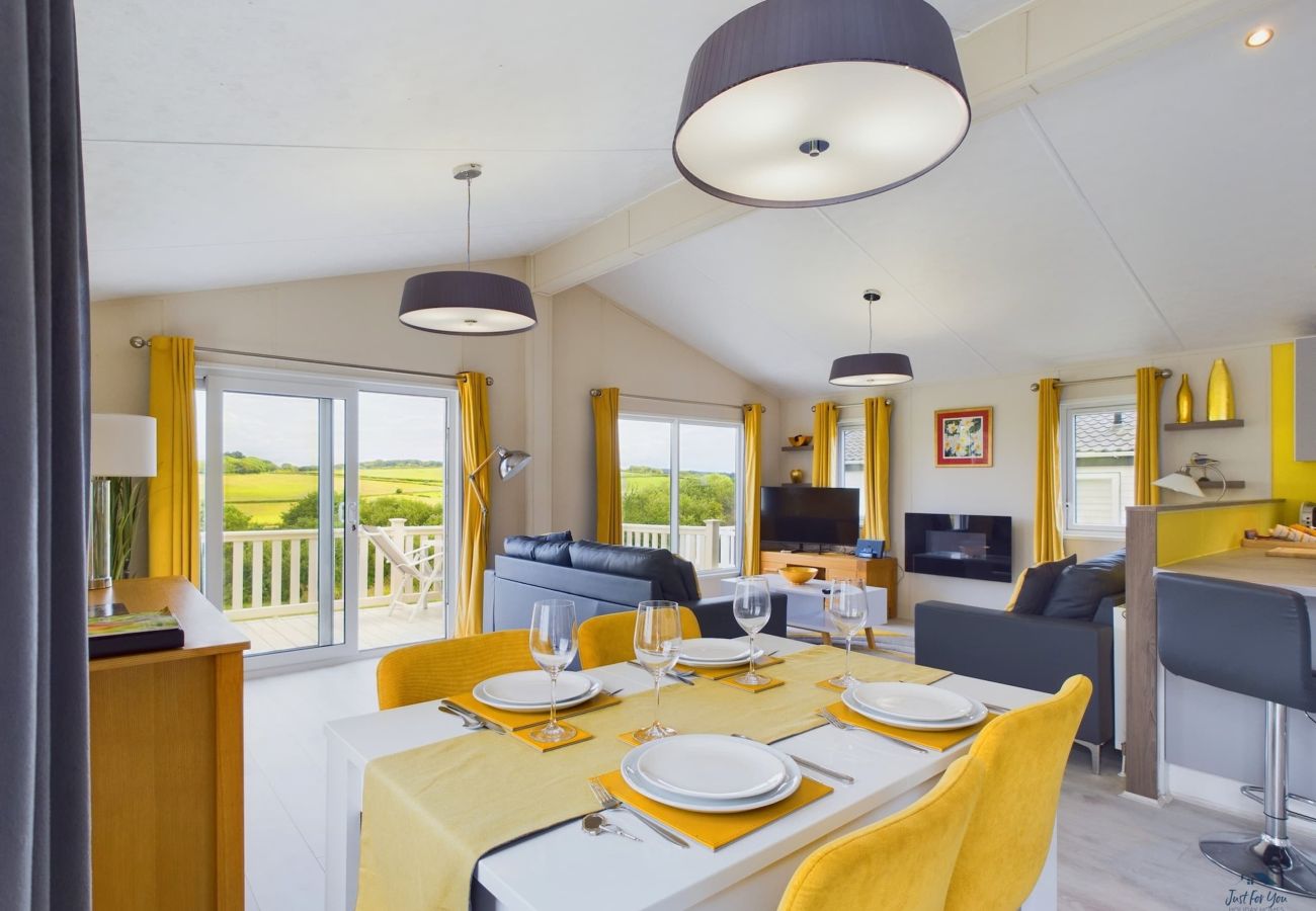 Isle of Wight Family Holiday lodge with park activities for kids, swimming pool, and close to beach