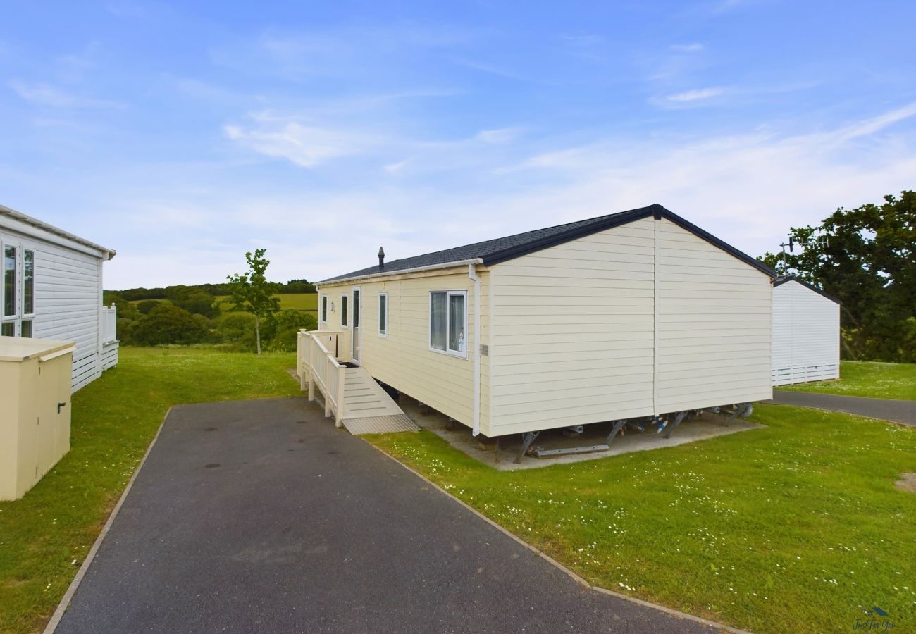 Isle of Wight Family Holiday lodge with countryside views, close to beaches and family attractions. 