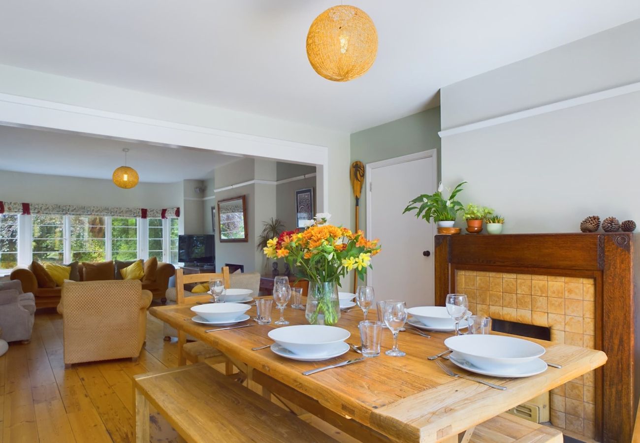 Spacious dining area for 8 guests in a luxury self-catered property in the coastal village of Seaview, Isle of Wight